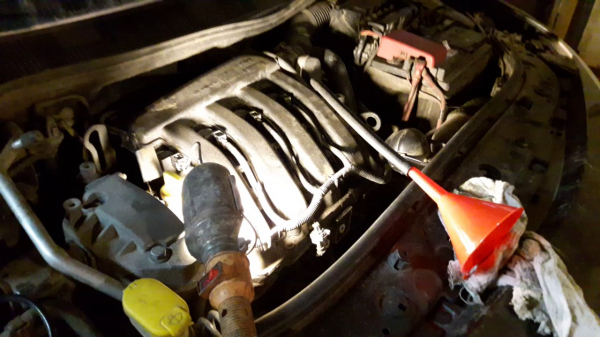 Как заменить масло в автоматической коробке передач в Renault Logan своими руками?