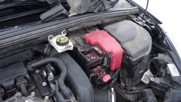Как заменить масло в двигателе автомобиля Peugeot 408 своими руками?