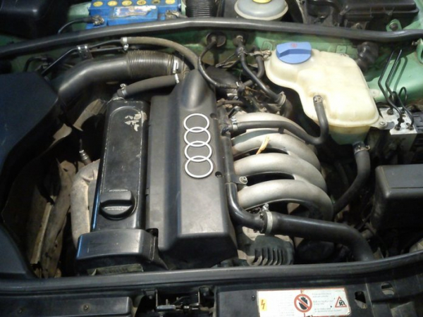 Как заменить масляный фильтр в автомобиле Audi A4 B8?