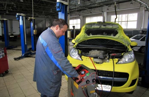 Как самостоятельно заменить масло в коробке передач автомобиля Renault Symbol?