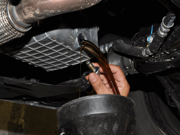 Как заменить масло в двигателе своими руками?