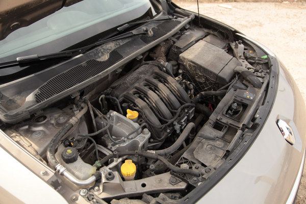 Как заменить моторное масло в автомобиле Renault Fluence своими руками