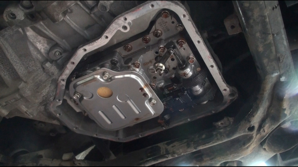 Как самостоятельно заменить масло в коробке передач автомобиля Kia Sportage 2?