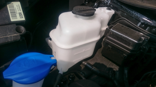 Как самостоятельно заменить охлаждающую жидкость в автомобиле Kia Sorento?