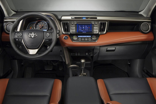 Как правильно заменить масло в коробке передач автомобиля Toyota RAW4?