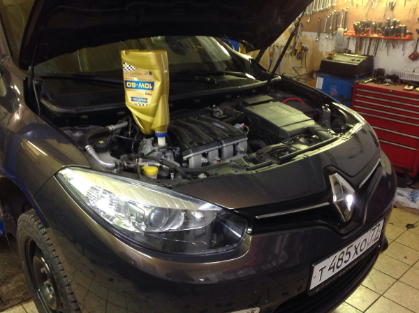 Как заменить моторное масло в автомобиле Renault Fluence своими руками
