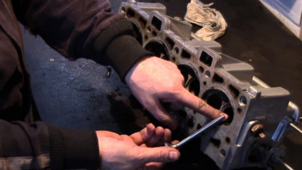 Как заменить масляный фильтр на автомобиле ВАЗ 2109 своими руками?