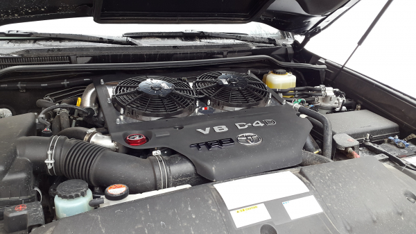 Как заменить охлаждающую жидкость в автомобиле Land Cruiser 200?