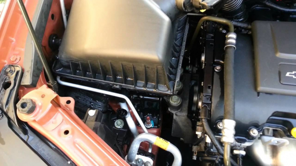 Как заменить масляный фильтр на Chevrolet Aveo T300 своими руками?